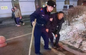 雪天救助摔倒老人，平凡“警”事温暖人心